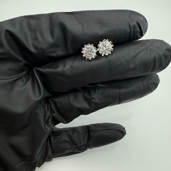 2ct Moissanite Stud Earrings .925 Silver - Picture 1 of 12